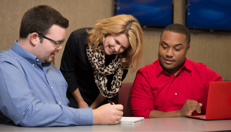 Online sstudents in a tutoring session with a faculty member.